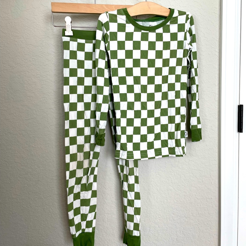 DreamBigLittleCo Green Christmas Checkered Long Sleeve Pjs 5/6